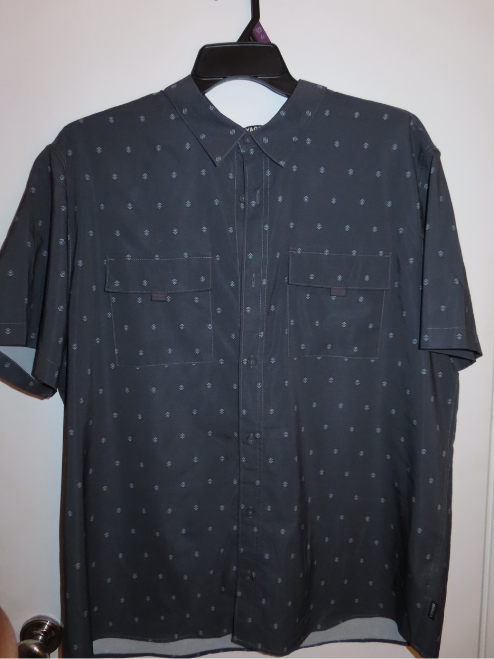 Men's Short-Sleeve Button-Down Shirt in Dark Charcoal Microprint